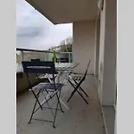 2 Pieces Avec Terrasse, Piscine, Parking Privatif