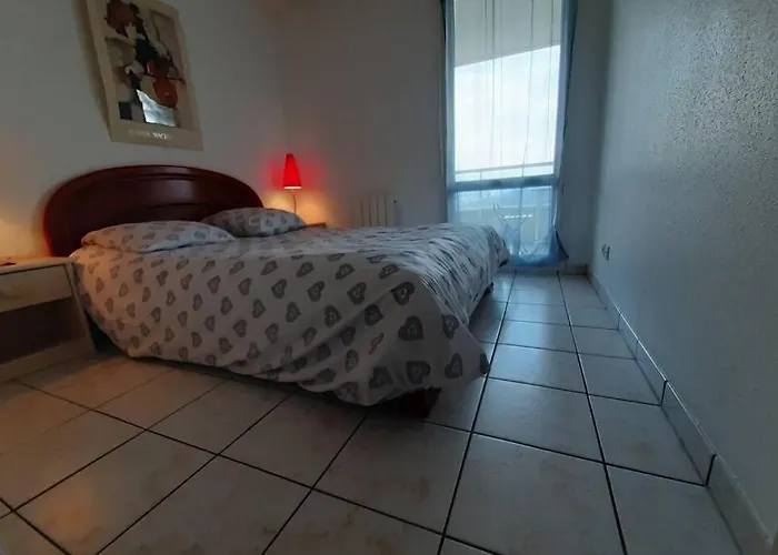 2 Pieces Avec Terrasse, Piscine, Parking Privatif