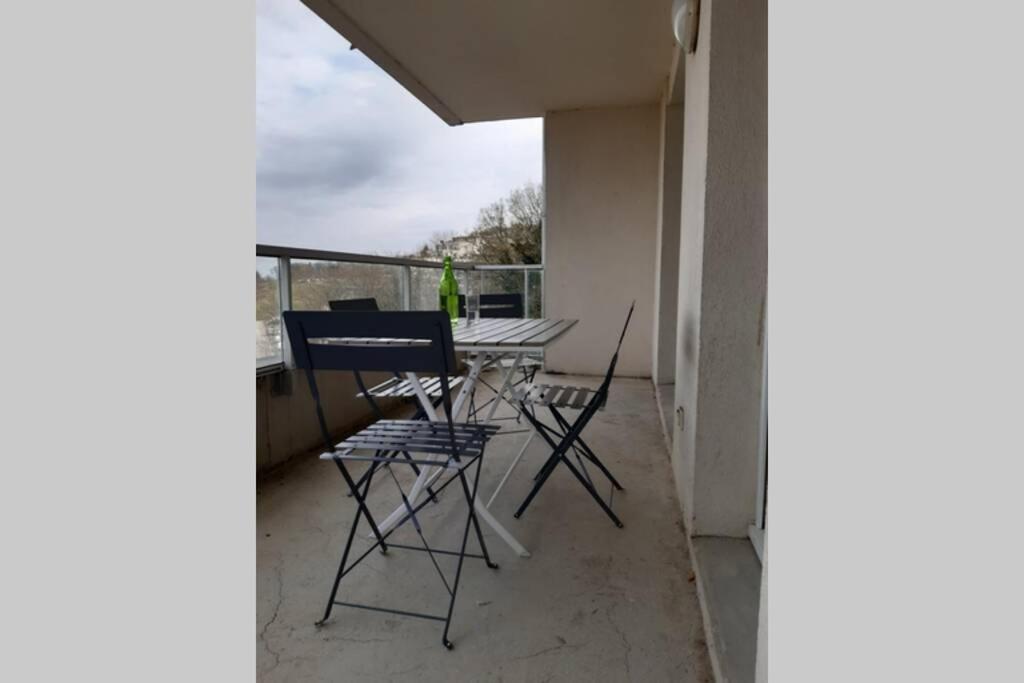 Apartment 2 Pieces Avec Terrasse, Piscine, Parking Privatif Besançon